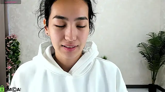 FlirtyAura online show from October 6, 3:34 am