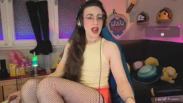 Zesty Peach online show from May 9, 11:51 pm