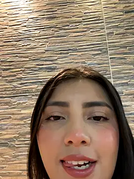 Snapshot of Lupe_19 chatting on October 19, 5:53 am Lupe 19 online show from October 19, 5:53 am