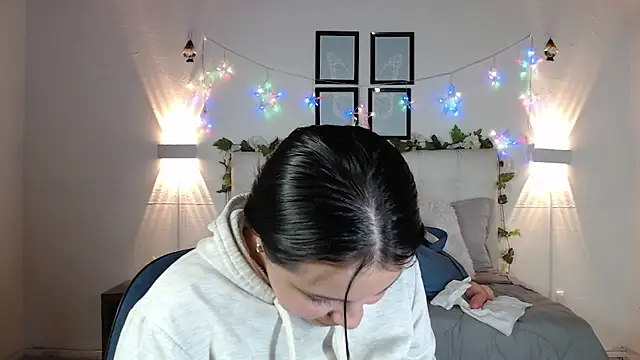 Megan 05  online show from January 10, 7:29 pm