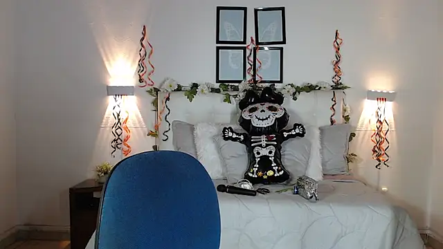 Megan 05  online show from November 5, 7:30 pm