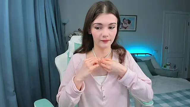 Snapshot of Zoe_Vee chatting on October 9, 3:10 am Zoe Vee online show from October 9, 3:10 am