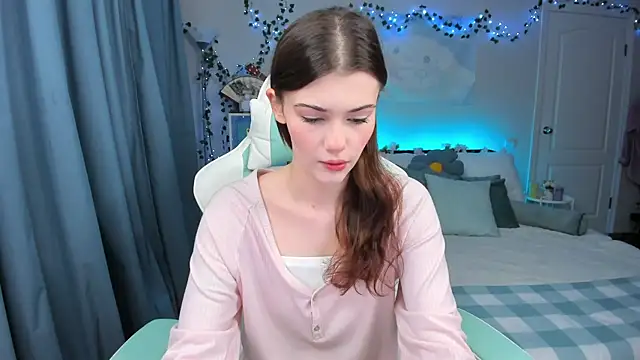 Zoe Vee online show from October 23, 3:23 am