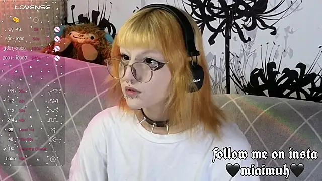 Snapshot of mia__yui chatting on September 9, 2:00 am mia yui online show from September 9, 2:00 am