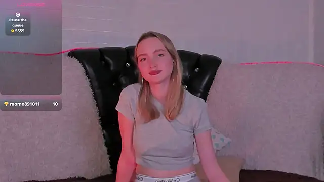 EllaBloom online show from November 28, 3:04 pm