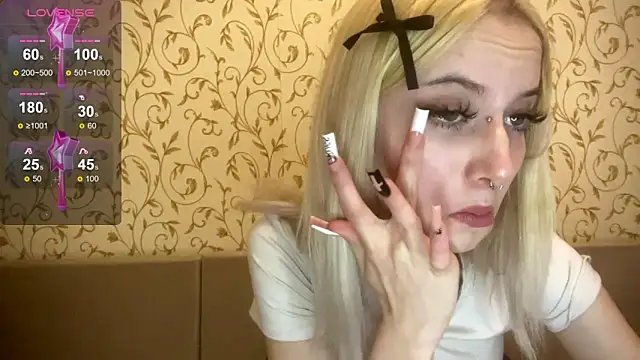 kittywithu online show from October 22, 5:29 pm