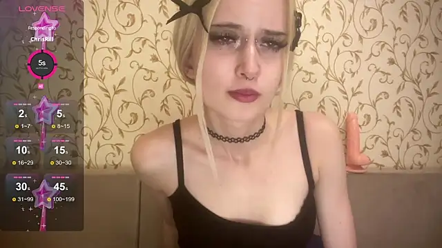 kittywithu online show from October 23, 5:30 pm