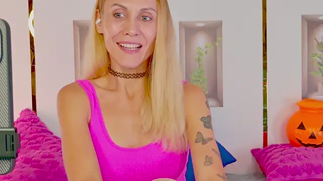 Snapshot of goddess_kate__ chatting on October 26, 2:01 pm goddess kate   online show from October 26, 2:01 pm