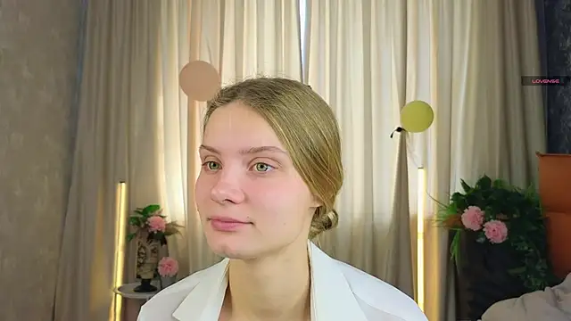 Snapshot of SoftBliss chatting on October 8, 6:51 am SoftBliss online show from October 8, 6:51 am