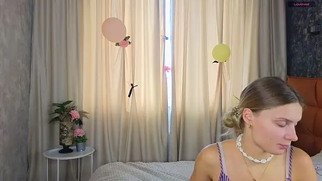 Snapshot of SoftBliss chatting on September 18, 6:56 am SoftBliss online show from September 18, 6:56 am