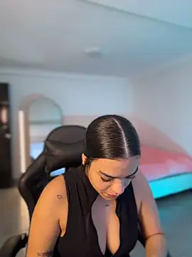 JuanitaMore01 online show from June 6, 7:53 pm