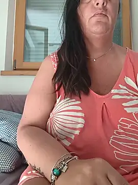 LaReginaNera online show from June 13, 6:11 am