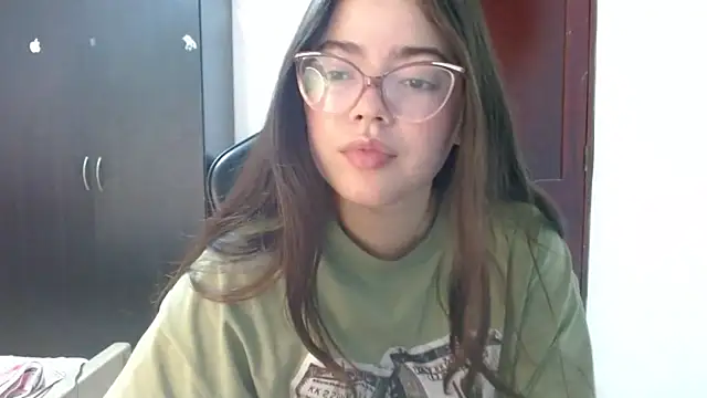 Valentina2390 online show from June 21, 1:42 am