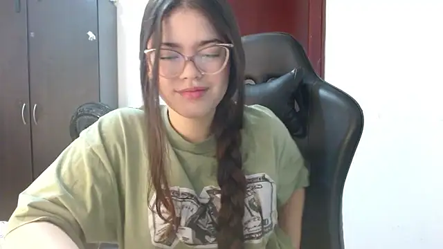 Valentina2390 online show from June 20, 1:20 am