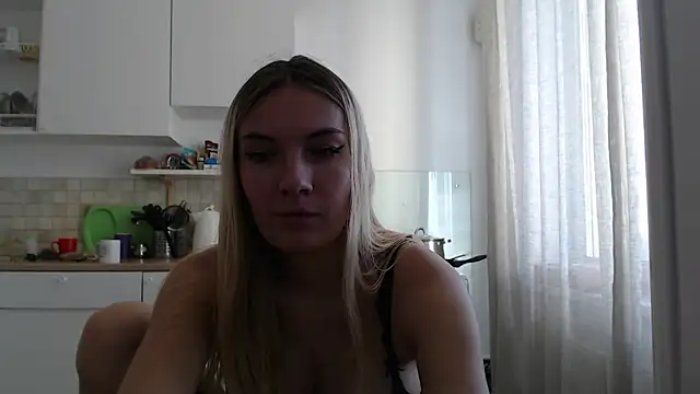 Snapshot of ProstoMaria chatting on October 18, 9:45 am ProstoMaria online show from October 18, 9:45 am