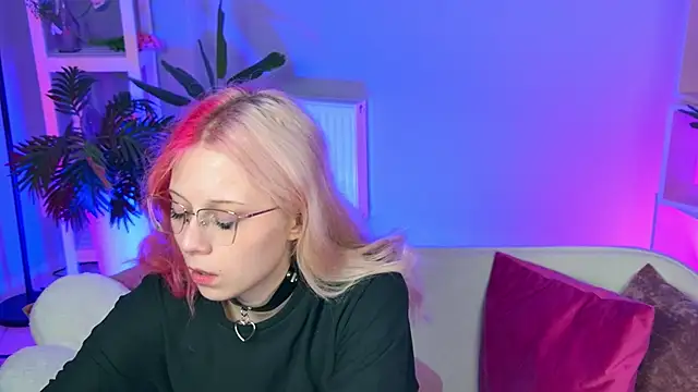 SakuraBliss online show from October 2, 2:22 pm