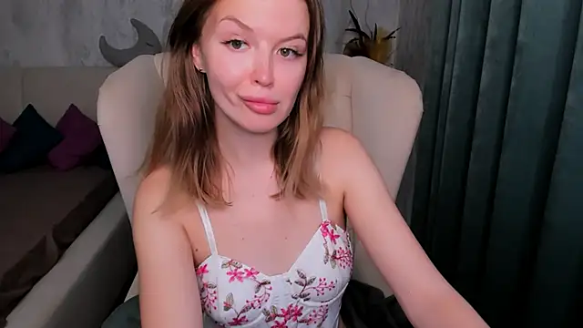 LaurennHill online show from October 6, 12:38 am