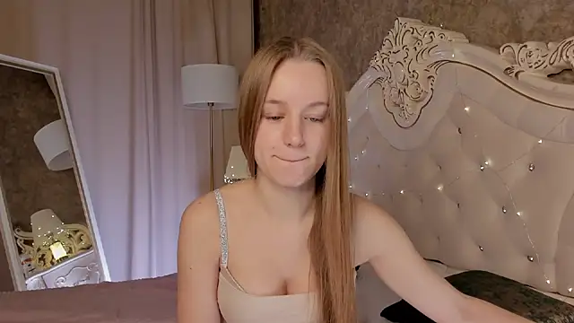 Snapshot of Lucy_Shaw chatting on October 12, 12:07 pm Lucy Shaw online show from October 12, 12:07 pm