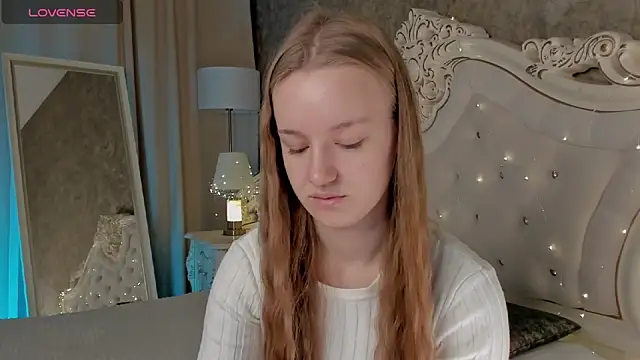 Snapshot of Lucy_Shaw chatting on October 8, 6:18 am Lucy Shaw online show from October 8, 6:18 am