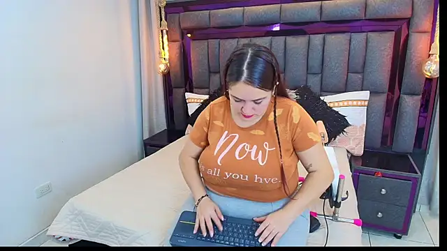 AdelineFiore online show from October 16, 11:46 am