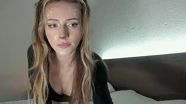 MilaDeLune online show from October 31, 4:44 pm