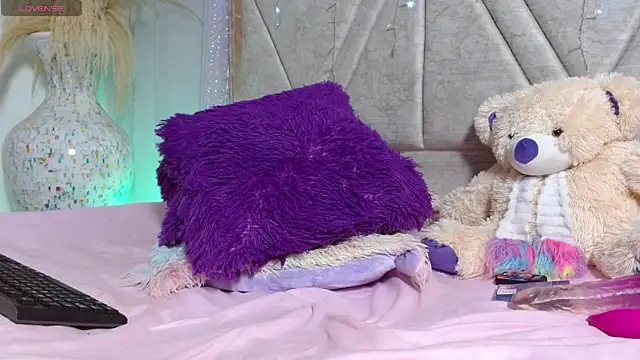 Carolinagarcia12345 online show from April 11, 7:25 am