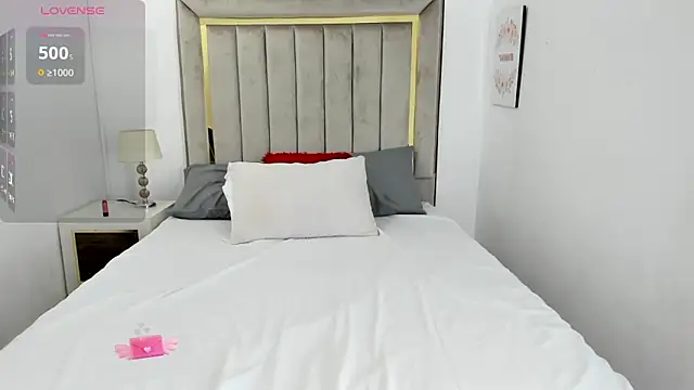 lapiz lazuli12 online show from November 12, 7:01 pm