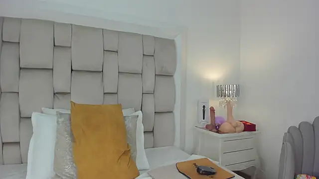 frehia dimou online show from October 28, 12:11 pm