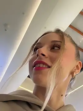 BabyAnais online show from October 17, 4:10 pm