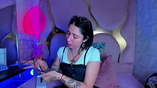 Niina Sissy online show from April 4, 5:39 am