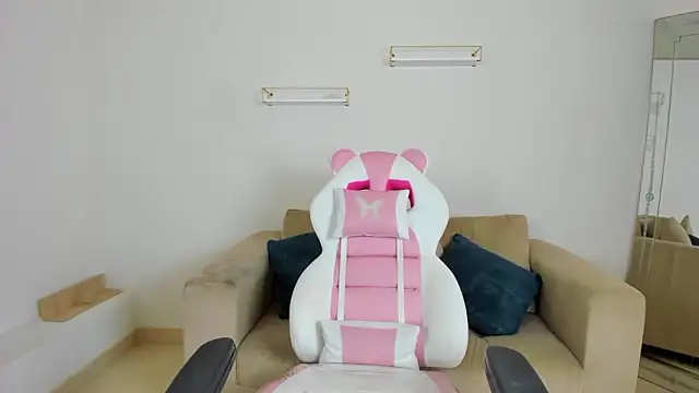 april smiith online show from February 3, 12:21 pm