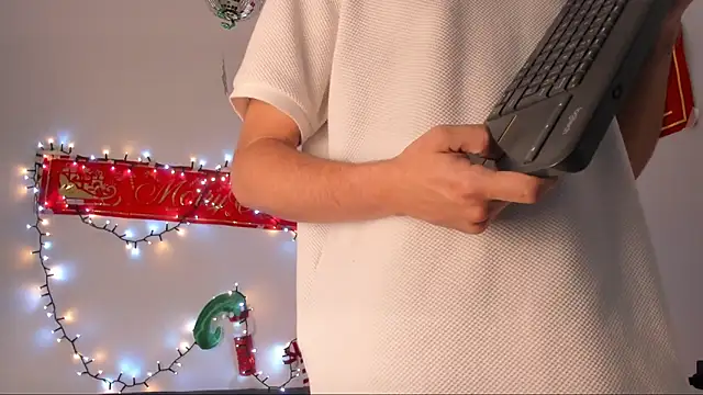 lara and danny online show from November 19, 2:50 pm