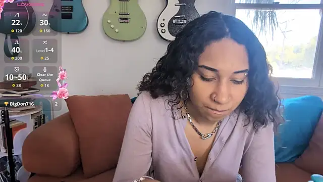 onlystrings online show from February 3, 9:07 pm