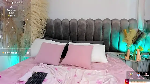 Viollet xoxo online show from September 24, 9:14 pm