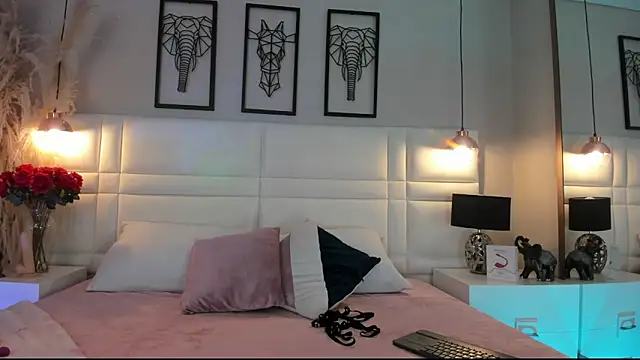 Viollet xoxo online show from October 20, 8:23 pm