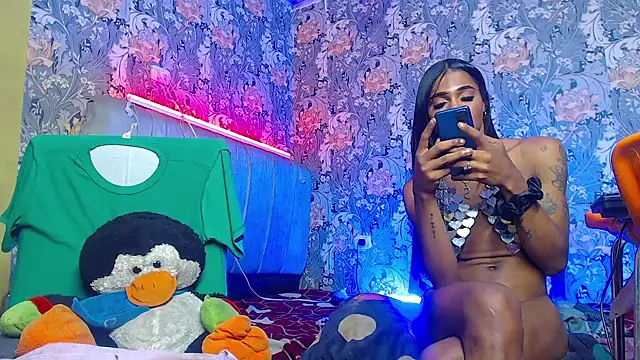 Snapshot of thedirtydollsxxx chatting on September 13, 10:18 pm thedirtydollsxxx online show from September 13, 10:18 pm