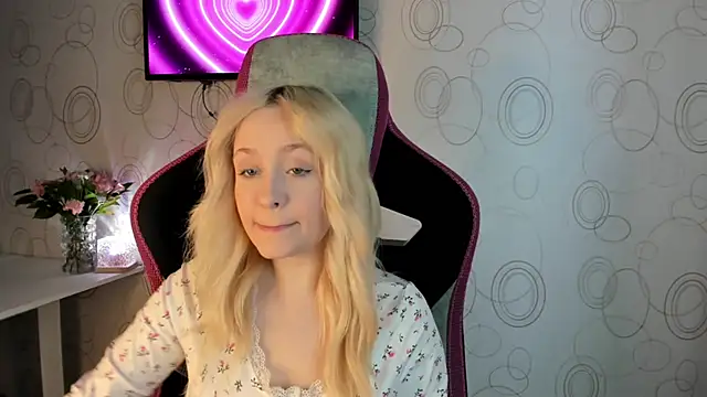 Julliakoill online show from February 13, 11:12 am