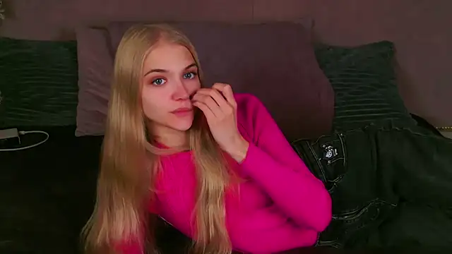 Snapshot of 4example_Chloe chatting on September 24, 11:20 am 4example Chloe online show from September 24, 11:20 am