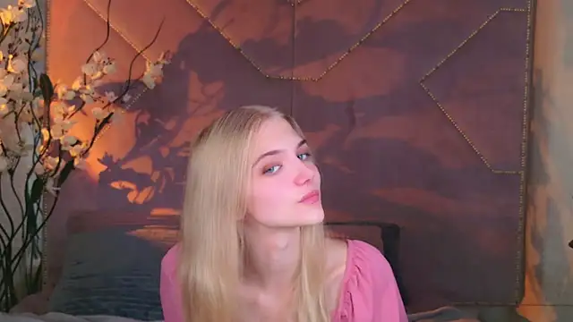 Snapshot of 4example_Chloe chatting on October 2, 11:15 am 4example Chloe online show from October 2, 11:15 am