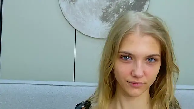 4example Chloe online show from March 1, 10:48 am