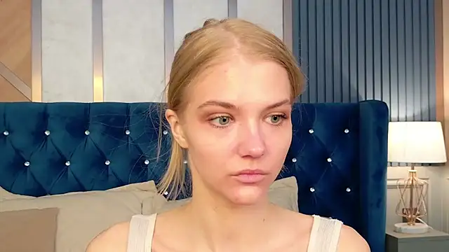 4example Chloe online show from April 22, 5:15 am