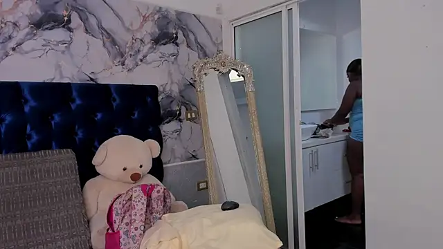 TANISHA HILL online show from November 26, 7:37 pm