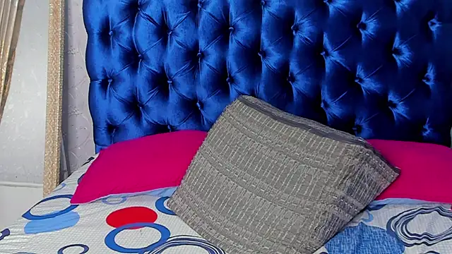 TANISHA HILL online show from October 19, 8:33 pm