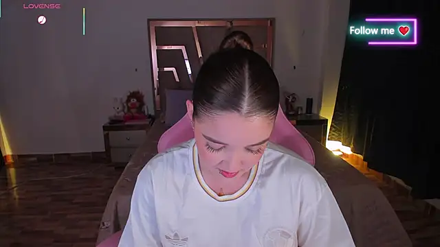 lunaarose online show from March 27, 4:03 am