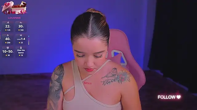 lunaarose online show from September 26, 5:05 am