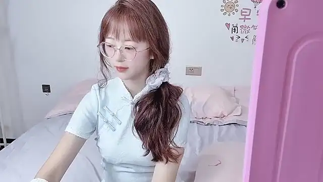 Snapshot of nini_a chatting on October 12, 2:03 am nini a online show from October 12, 2:03 am