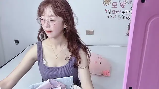 Snapshot of nini_a chatting on October 8, 10:19 am nini a online show from October 8, 10:19 am