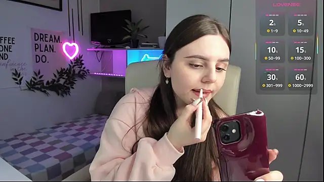 LiaWoow online show from September 29, 1:49 pm