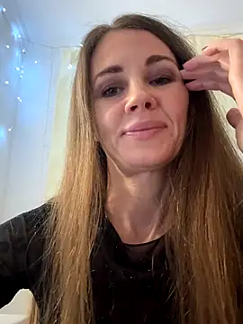 Snapshot of LucieMack chatting on October 16, 7:05 pm LucieMack online show from October 16, 7:05 pm