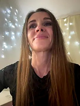 Snapshot of LucieMack chatting on October 13, 8:22 pm LucieMack online show from October 13, 8:22 pm